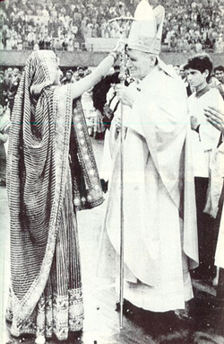 john paul blessed by Hindu priestess